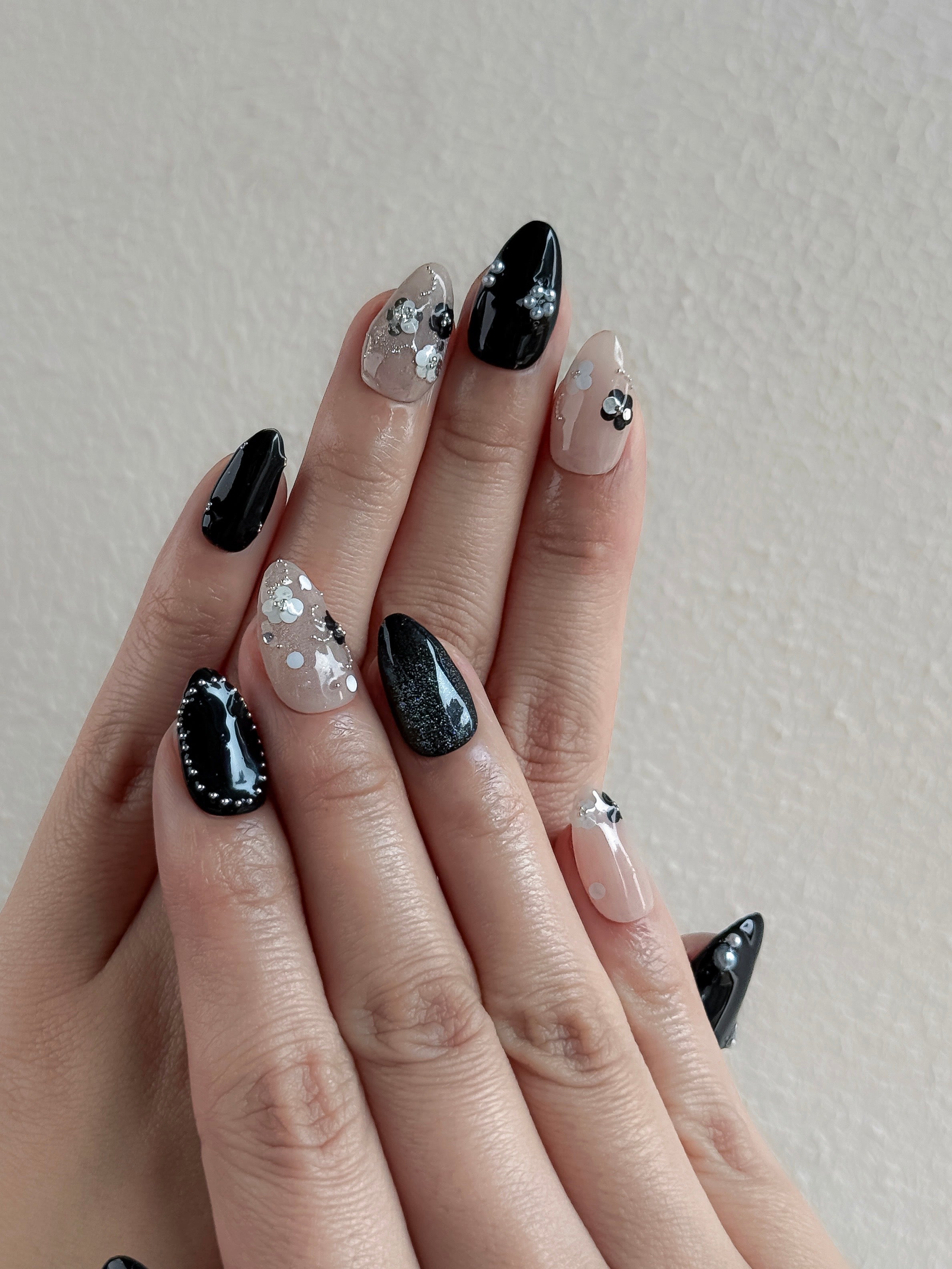 Noir Camellia