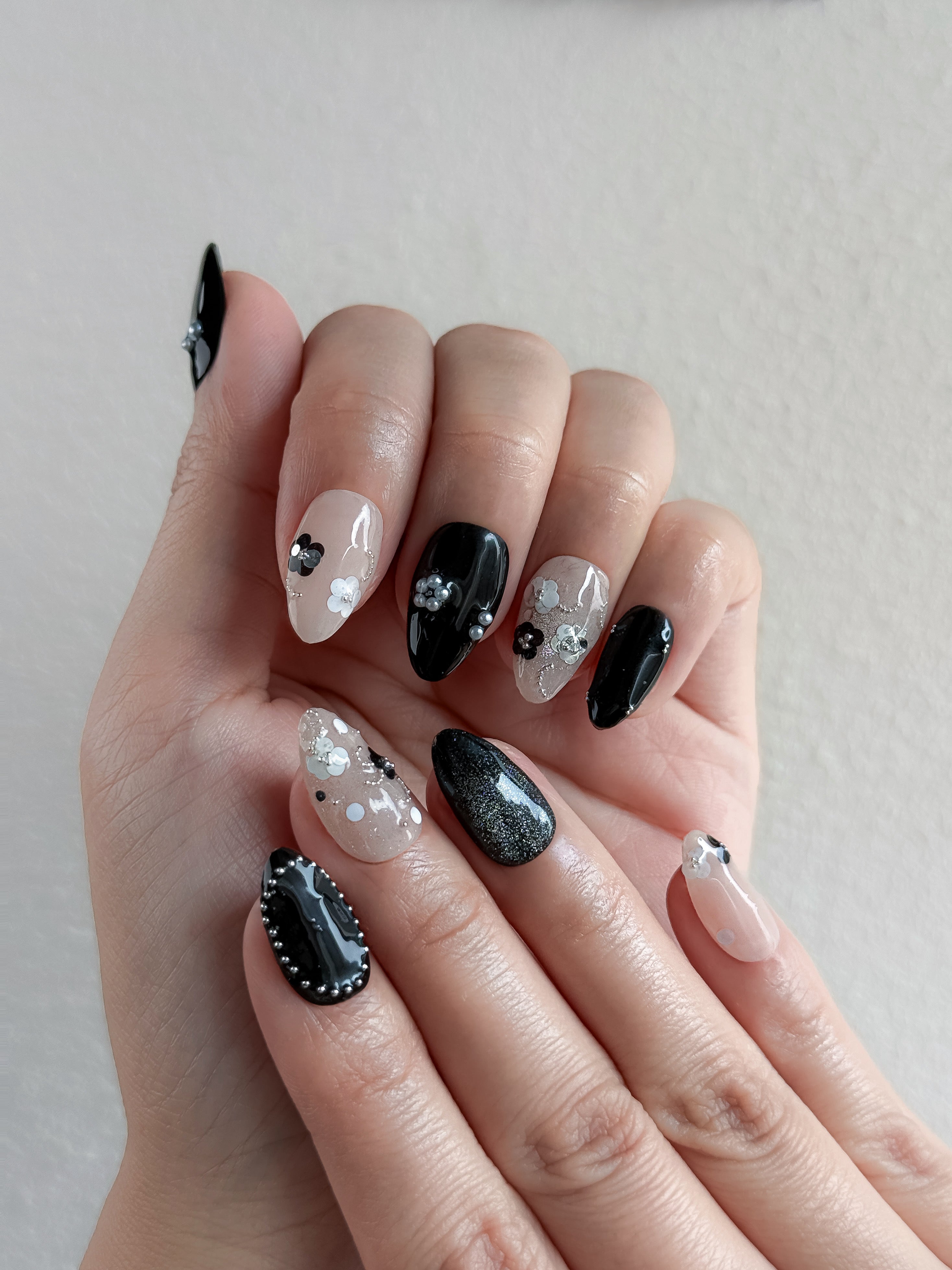 Noir Camellia